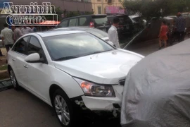  Hà Nội: Vừa nhận ô tô mới, đã gây ra tai nạn liên hoàn ngay cửa showroom