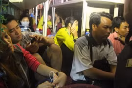 Xe khách 30 chỗ nhồi nhét 100 người, tăng giá vô tội vạ