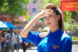 Hồng Quế đội nắng 40 độ tiếp sức cho sĩ tử mùa thi 