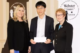 Lê Quang Liêm nhận 5.000 USD tiền thưởng vô địch SPICE cup 2015