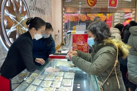 Sát ngày vía Thần Tài, giá vàng tiếp tục giảm mạnh