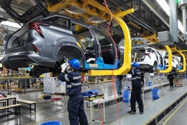 Giảm 50% lệ phí trước bạ ô tô trong nước đến hết 2023