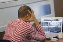 Rủi ro vĩ mô gia tăng, nhưng định giá chứng khoán đang dần nghiêng về người mua