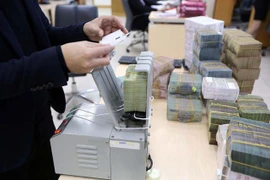 Tín dụng bất ngờ tăng vọt lên 6,09%