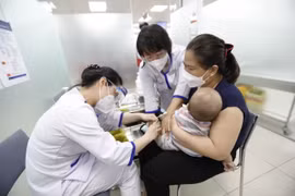 Thiếu vaccine tiêm chủng mở rộng: Bộ Tài chính nói gì về việc bố trí ngân sách Trung ương để mua sắm?