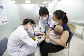 Thiếu vaccine tiêm chủng mở rộng: Bộ Tài chính nói gì về việc bố trí ngân sách Trung ương để mua sắm?