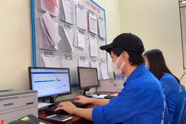 [Ảnh] Tình nguyện viên nhập liệu "vào việc" ngày đêm hỗ trợ chiến dịch tiêm chủng Covid-19