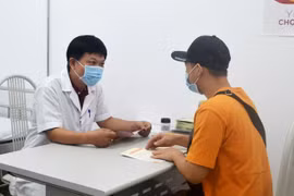 Hà Nội: Tỷ lệ nam giới nhiễm HIV gia tăng do quan hệ tình dục đồng giới