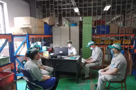 Hà Nội thành lập tổ ứng phó khẩn cấp để hỗ trợ người lao động