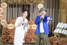 Nghệ sĩ Xuân Bắc livestream "chốt" hàng nghìn đơn hàng vải thiều trong 30 phút