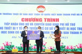 Hà Nội: Chuyển giao hơn 20 tỷ đồng hỗ trợ trạm y tế cơ sở mua tủ lạnh bảo quản vaccine