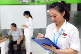 Tổ chức phiên giao dịch trực tuyến về chương trình điều dưỡng viên làm việc tại Nhật Bản