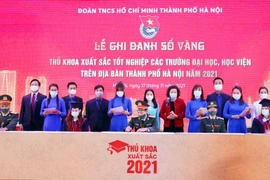 Hà Nội: 90 thủ khoa xuất sắc ghi danh sổ vàng tại Văn Miếu - Quốc Tử Giám