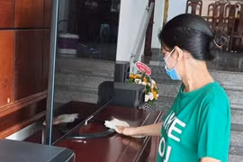 Tiền lương lao động giúp việc gia đình giảm mạnh do Covid-19