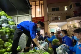 Thành đoàn Hà Nội tổ chức 6 điểm tiêu thụ nông sản giúp nông dân Hải Dương