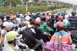 Giữa làn sóng lao động "ồ ạt" về quê, Công đoàn đề xuất thương lượng "lương nghỉ việc"