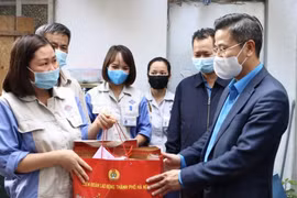 Hà Nội: Hỗ trợ kinh phí cho công nhân thuê trọ không về quê đón Tết