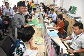 Năm 2022, cán bộ công chức sử dụng thẻ công chức điện tử khi thực hiện công vụ