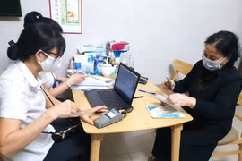 Hà Nội: Chi trả lương hưu qua thẻ ATM để phòng dịch Covid-19