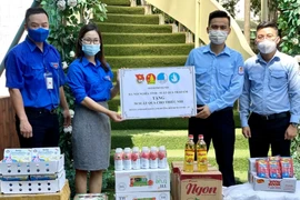 2.000 thiếu nhi nhận quà từ chương trình “Hà Nội nghĩa tình – Suất quà trao em”