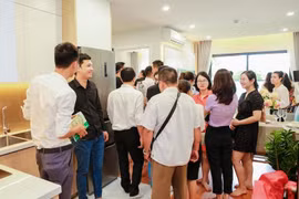 Nóng thị trường bất động sản cuối năm, khách hàng đổ xô vào khu vực phía Tây