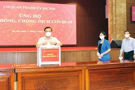 Thành ủy Hà Nội ủng hộ Quỹ phòng, chống dịch Covid-19