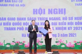 Hà Nội: Bàn giao 260 hồ sơ ứng cử ĐBQH khóa XV và Đại biểu HĐND TP khóa XVI