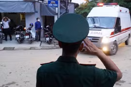 Truy tặng huy hiệu "Tuổi trẻ dũng cảm" cho hai chiến sĩ trẻ hi sinh ở Trạm bảo vệ rừng 67