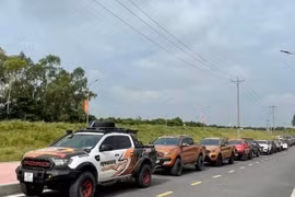 Video: Dàn ô tô địa hình hỗ trợ vận chuyển nông sản đảm bảo chống dịch Covid-19