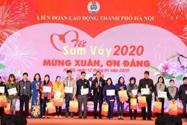 Hà Nội: Trao 5.500 suất quà Tết cho lao động hoàn cảnh đặc biệt khó khăn