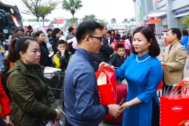 Hà Nội: Tổ chức đưa 1.200 lao động có hoàn cảnh khó khăn về quê đón Tết Nguyên đán
