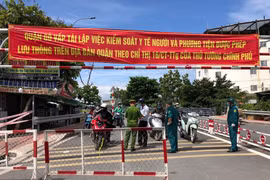 Từ 1/10, TP. HCM gỡ chốt nội đô, bỏ giấy đi đường, từng bước "bình thường mới"