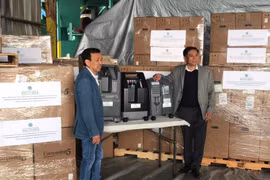 Kiều bào tại Hoa Kỳ gửi về quê hương 6 tấn thiết bị y tế phục vụ tuyến đầu chống Covid-19