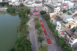 Ấn tượng hình ảnh thanh niên Thủ đô xếp chữ “1010 năm Thăng Long - Hà Nội”