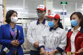 Hà Nội: Sau nghỉ Tết, công nhân hăng hái sản xuất, siết chặt các biện pháp phòng chống dịch Covid-19