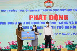 Hà Nội: Tiếp nhận hơn 118 tỷ đồng chống dịch; phát động ủng hộ chương trình “Sóng và máy tính cho em”