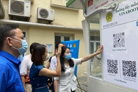 Tiếp nhận buồng xét nghiệm Covid-19 lưu động