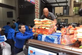 Hơn 20 tỷ đồng gửi đồng bào miền Trung từ chương trình "San sẻ yêu thương"