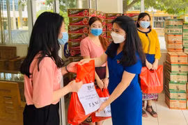 10.000 giỏ quà tiếp sức sinh viên vượt qua đại dịch Covid-19