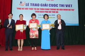 Trao giải Cuộc thi viết phụ nữ với ATGT và văn minh đô thị