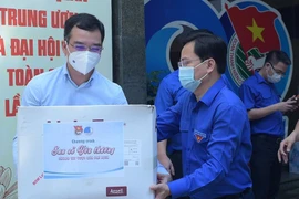 10 chuyến xe san sẻ yêu thương lên đường hỗ trợ chống dịch Covid-19