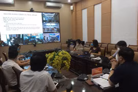 Chuyên gia đầu ngành họp khẩn giữa trưa bàn phương án điều trị 4 ca Covid-19 nặng