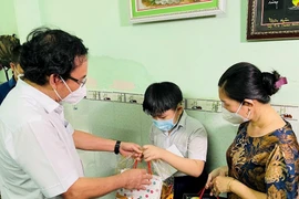 Trẻ em mồ côi vì Covid-19: Ưu tiên sống trong môi trường gia đình