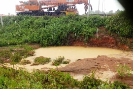 Đường nước sông Đà lại tiếp tục vỡ