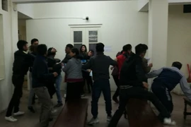 Cuộc ẩu đả bên hành lang tòa án