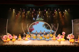 Hào hùng không khí kỷ niệm ngày 30/4 trong chương trình giao lưu nghệ thuật ‘Hào khí Việt Nam’