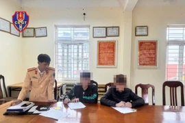 Xử lý nhóm 'quái xế' lạng lách, tạt đầu ô tô trên cầu Nhật Tân