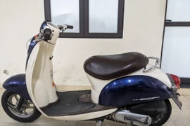 Phát hiện người phụ nữ điều khiển xe Honda Scoopy không rõ nguồn gốc
