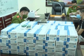Phát hiện người đàn ông vận chuyển gần 30.000 viên thuốc ‘trị Covid-19’ không rõ nguồn gốc