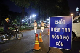 Vi phạm nồng độ cồn, nữ lái xe U70 bị xử phạt 2,5 triệu đồng